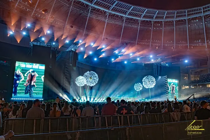 МОТ ВТБ Арена 31 августа 2025 Москва Световое освещение мероприятия #laserkinetics Визуально технический дизайн @oops_team 8.webp